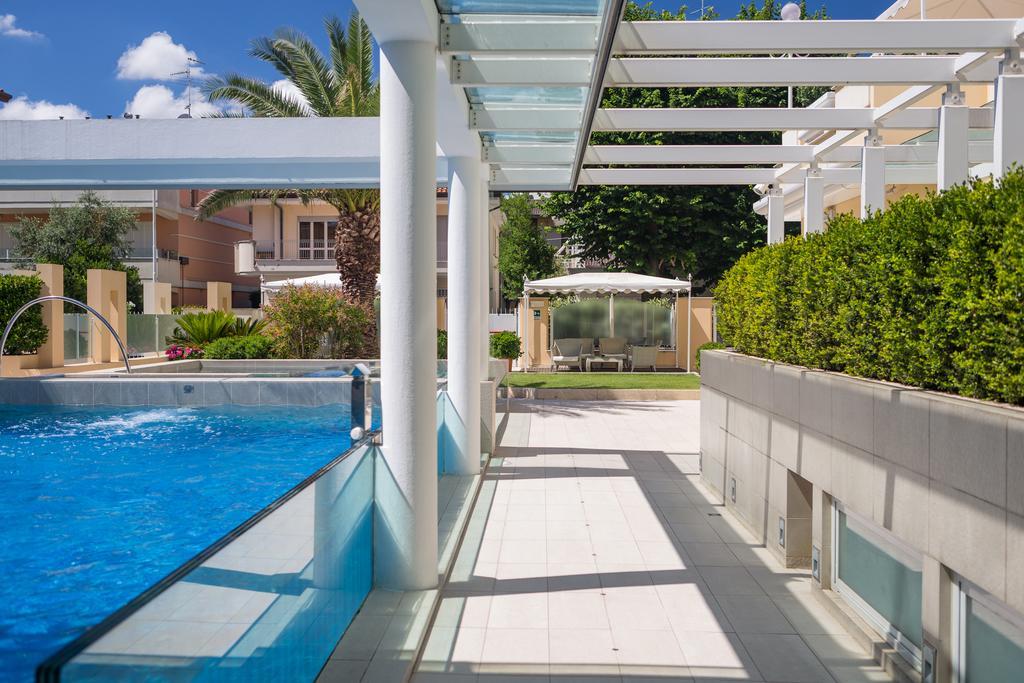 Hotel Luna Riccione E Aqua Spa Only Adults +12 Exteriör bild