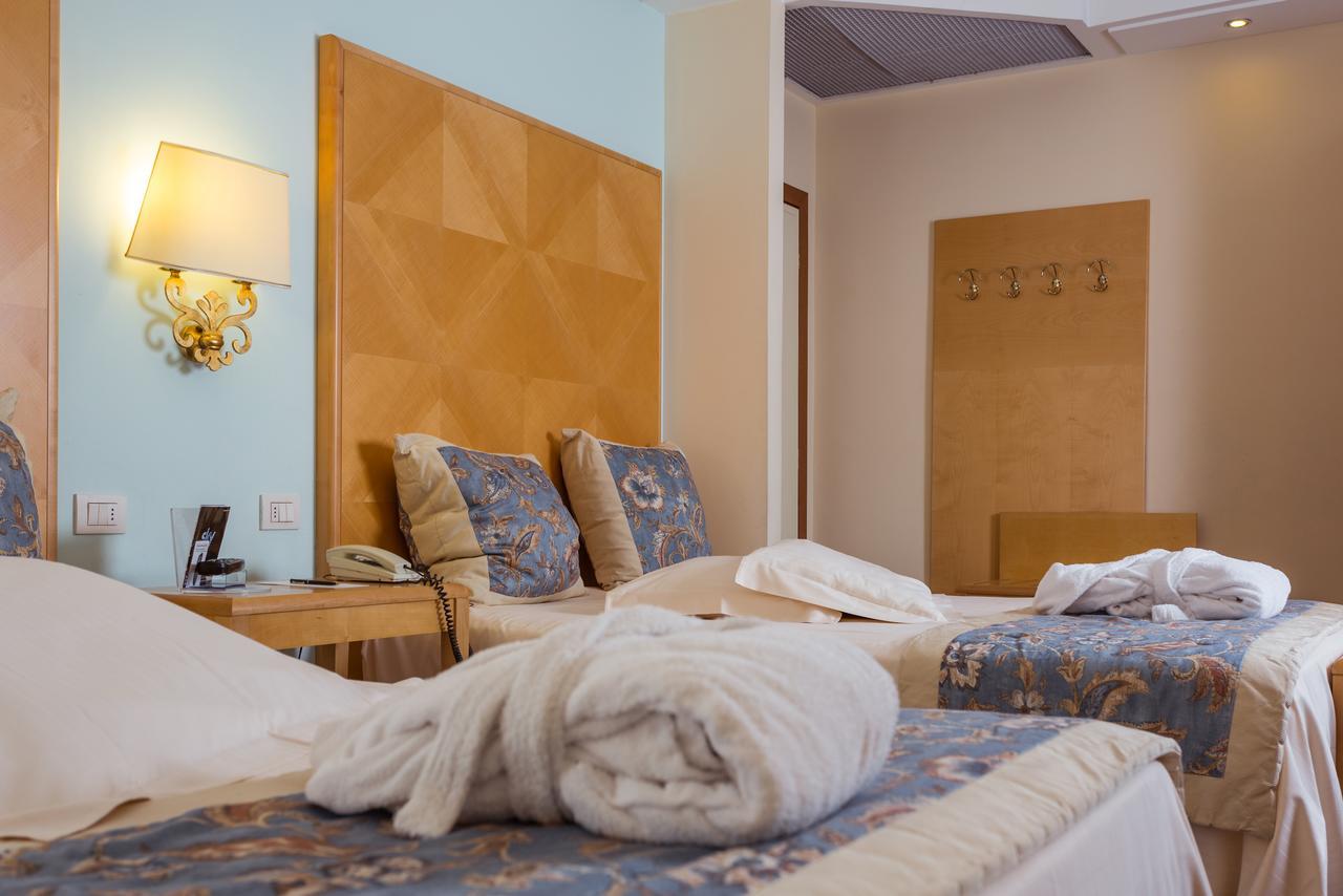 Hotel Luna Riccione E Aqua Spa Only Adults +12 Exteriör bild