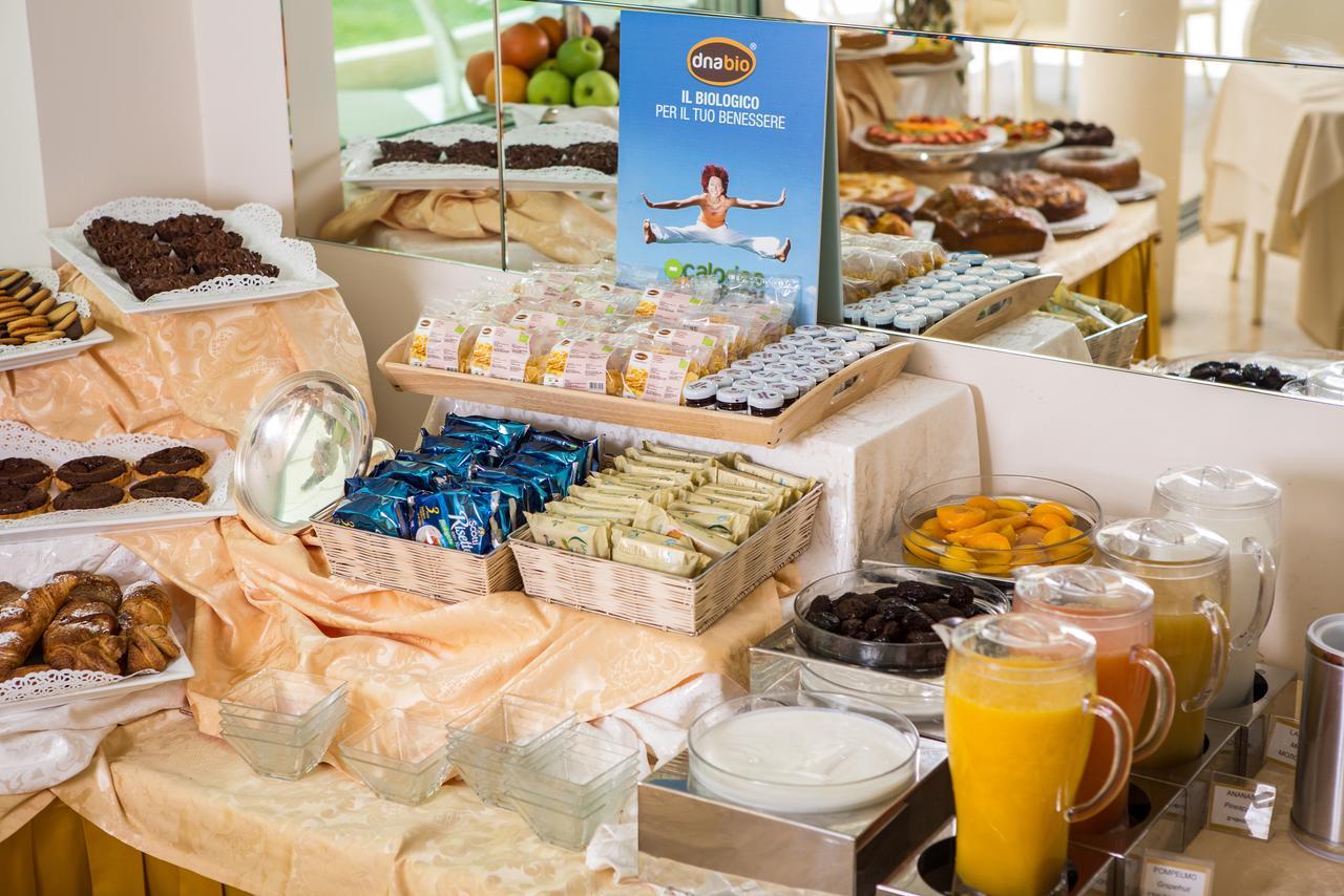 Hotel Luna Riccione E Aqua Spa Only Adults +12 Exteriör bild
